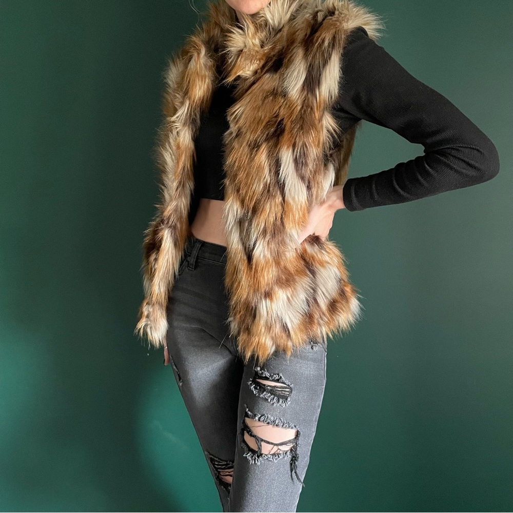 Ci Sono Fur Jacket with Pockets and Clasps: Size Medium